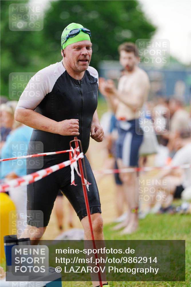 21.06.2026 - 29. Vierlanden-Triathlon LAZAROV Photography http://msf.ph/oto/9862914 21.06.2026 10:11:10 Schwimmen 411, 461 meine-sportfotos.de