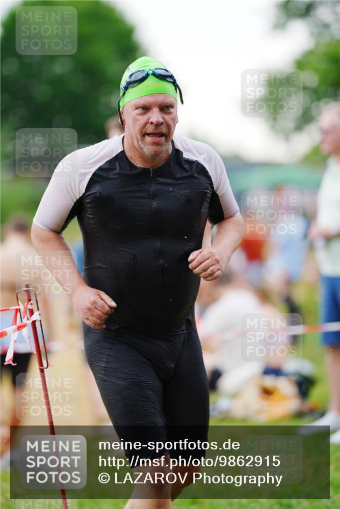 21.06.2026 - 29. Vierlanden-Triathlon LAZAROV Photography http://msf.ph/oto/9862915 21.06.2026 10:11:11 Schwimmen 411, 461 meine-sportfotos.de
