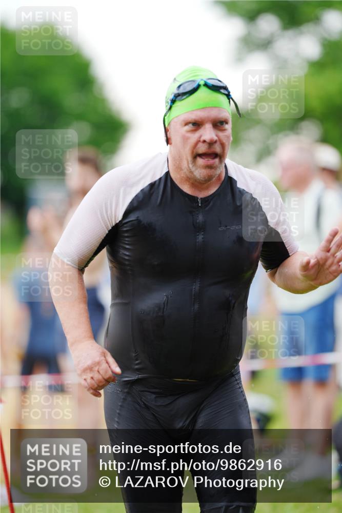 21.06.2026 - 29. Vierlanden-Triathlon LAZAROV Photography http://msf.ph/oto/9862916 21.06.2026 10:11:11 Schwimmen 411, 461 meine-sportfotos.de