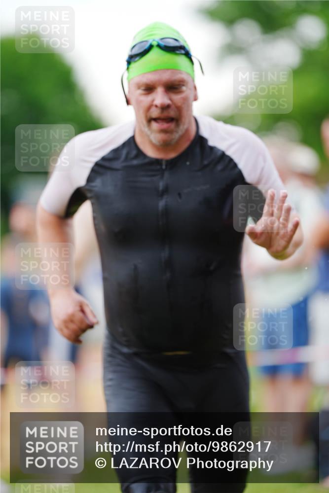 21.06.2026 - 29. Vierlanden-Triathlon LAZAROV Photography http://msf.ph/oto/9862917 21.06.2026 10:11:11 Schwimmen 411, 461 meine-sportfotos.de