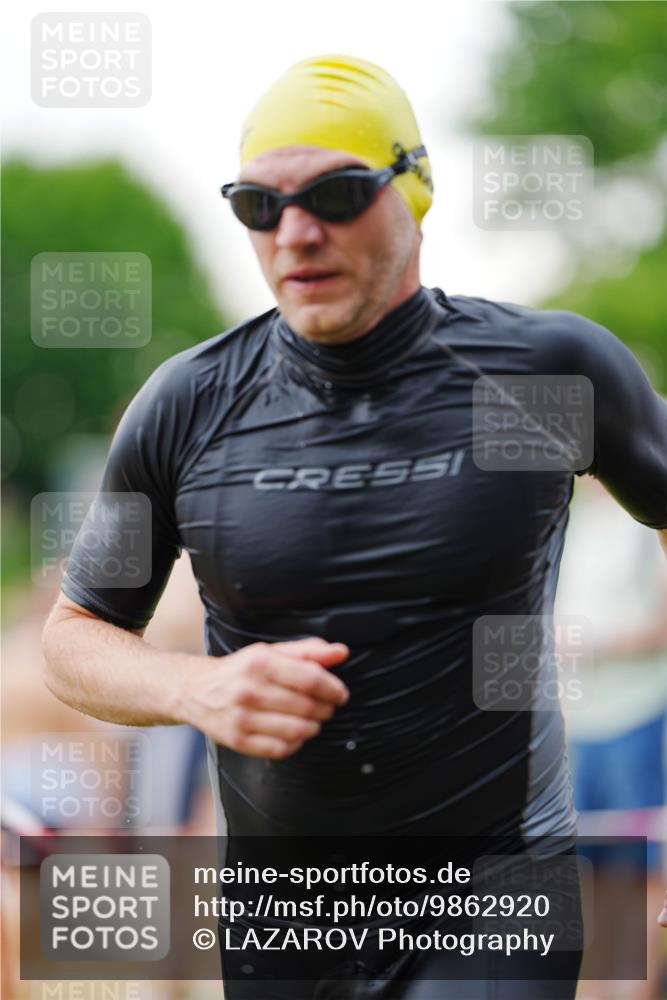 21.06.2026 - 29. Vierlanden-Triathlon LAZAROV Photography http://msf.ph/oto/9862920 21.06.2026 10:11:15 Schwimmen 411, 461 meine-sportfotos.de
