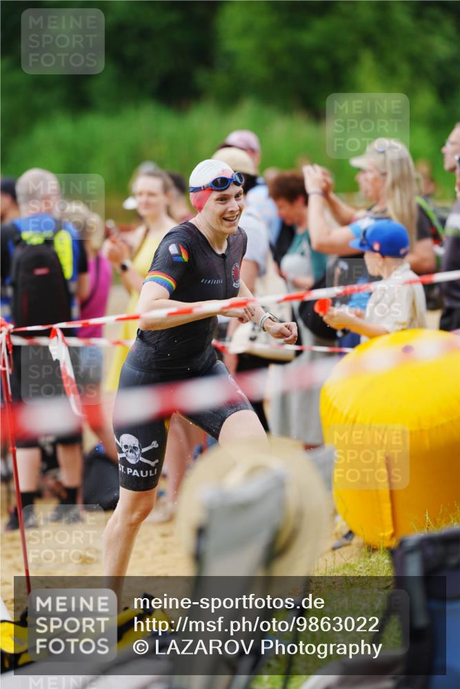 21.06.2026 - 29. Vierlanden-Triathlon LAZAROV Photography http://msf.ph/oto/9863022 21.06.2026 10:16:08 Schwimmen 562, 587 meine-sportfotos.de