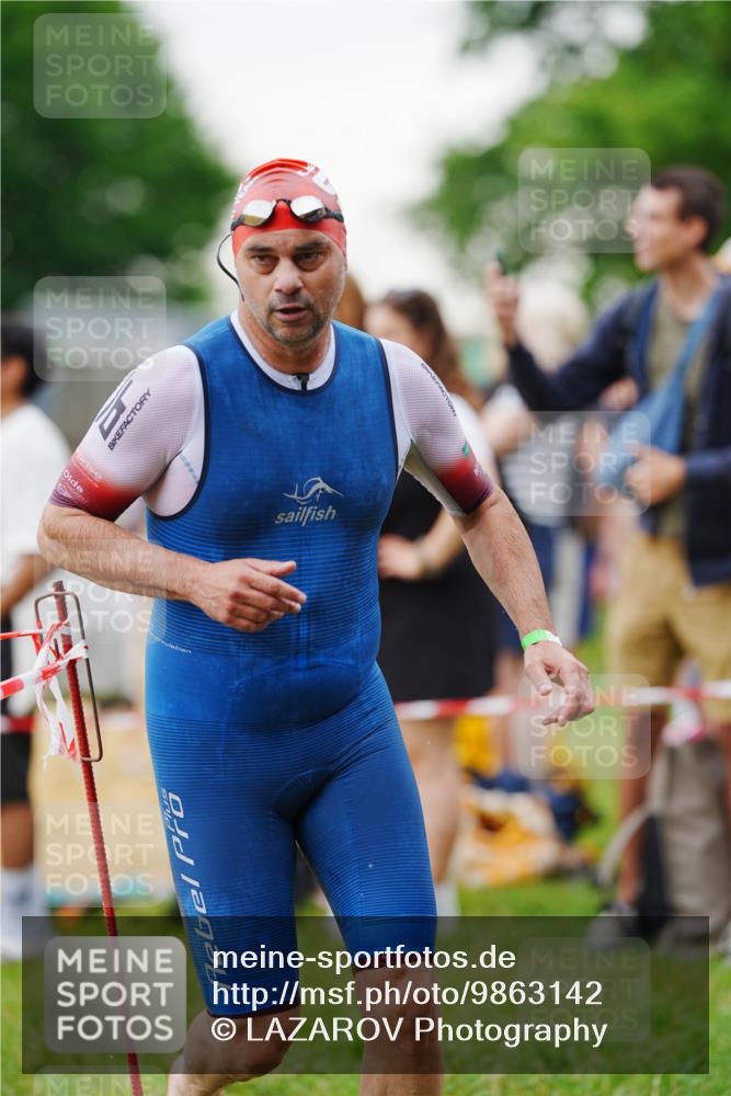 21.06.2026 - 29. Vierlanden-Triathlon LAZAROV Photography http://msf.ph/oto/9863142 21.06.2026 10:18:31 Schwimmen 499, 513, 539, 571, 582, 592, 605, 606, 608, 618 meine-sportfotos.de