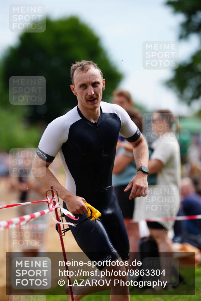 21.06.2026 - 29. Vierlanden-Triathlon LAZAROV Photography http://msf.ph/oto/9863304 21.06.2026 10:52:35 Schwimmen 639, 677 meine-sportfotos.de