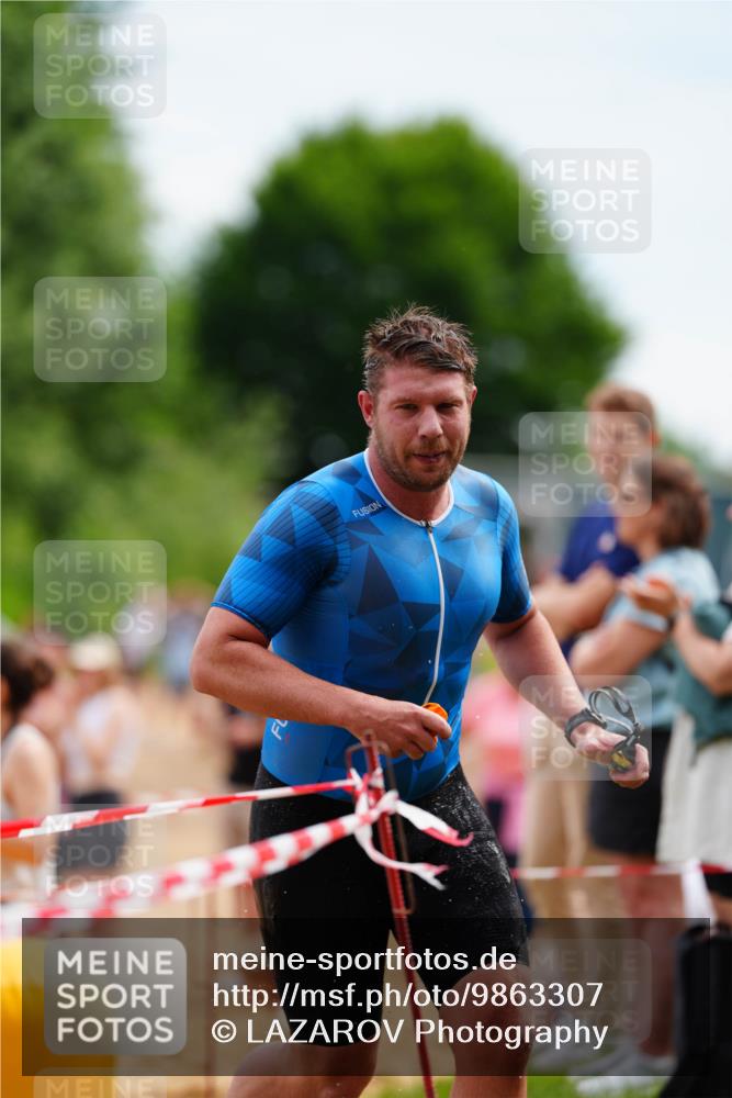 21.06.2026 - 29. Vierlanden-Triathlon LAZAROV Photography http://msf.ph/oto/9863307 21.06.2026 10:52:39 Schwimmen 639, 677 meine-sportfotos.de