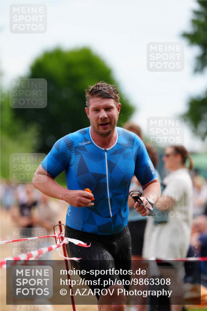 21.06.2026 - 29. Vierlanden-Triathlon LAZAROV Photography http://msf.ph/oto/9863308 21.06.2026 10:52:39 Schwimmen 639, 677 meine-sportfotos.de