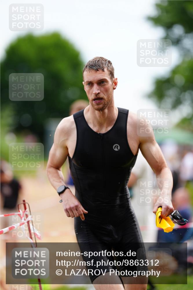 21.06.2026 - 29. Vierlanden-Triathlon LAZAROV Photography http://msf.ph/oto/9863312 21.06.2026 10:53:13 Schwimmen 706 meine-sportfotos.de
