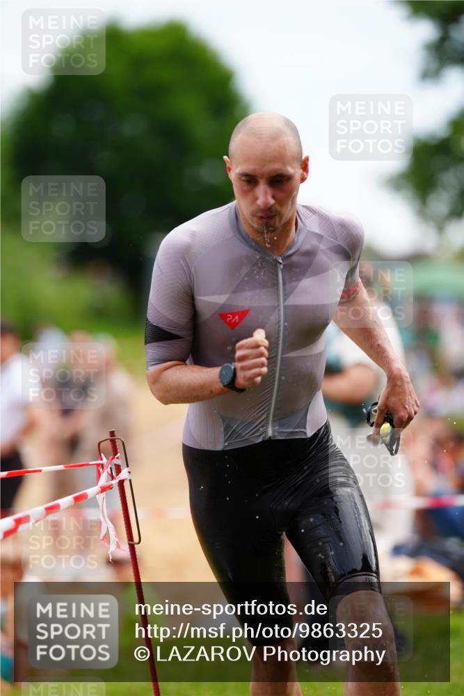 21.06.2026 - 29. Vierlanden-Triathlon LAZAROV Photography http://msf.ph/oto/9863325 21.06.2026 10:55:09 Schwimmen 97, 679 meine-sportfotos.de