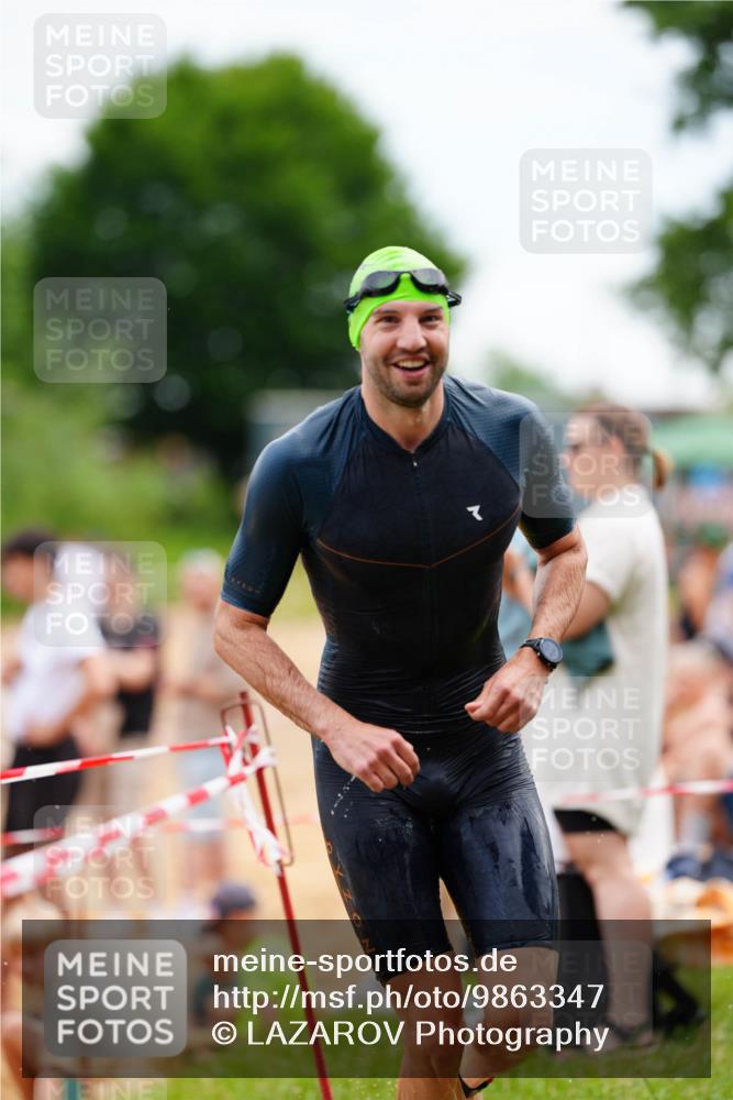 21.06.2026 - 29. Vierlanden-Triathlon LAZAROV Photography http://msf.ph/oto/9863347 21.06.2026 10:55:51 Schwimmen 637, 663, 739, 742, 753 meine-sportfotos.de