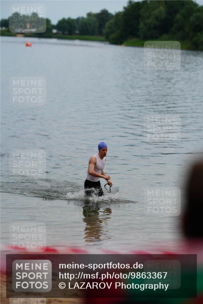 21.06.2026 - 29. Vierlanden-Triathlon LAZAROV Photography http://msf.ph/oto/9863367 21.06.2026 10:57:04 Schwimmen 726 meine-sportfotos.de