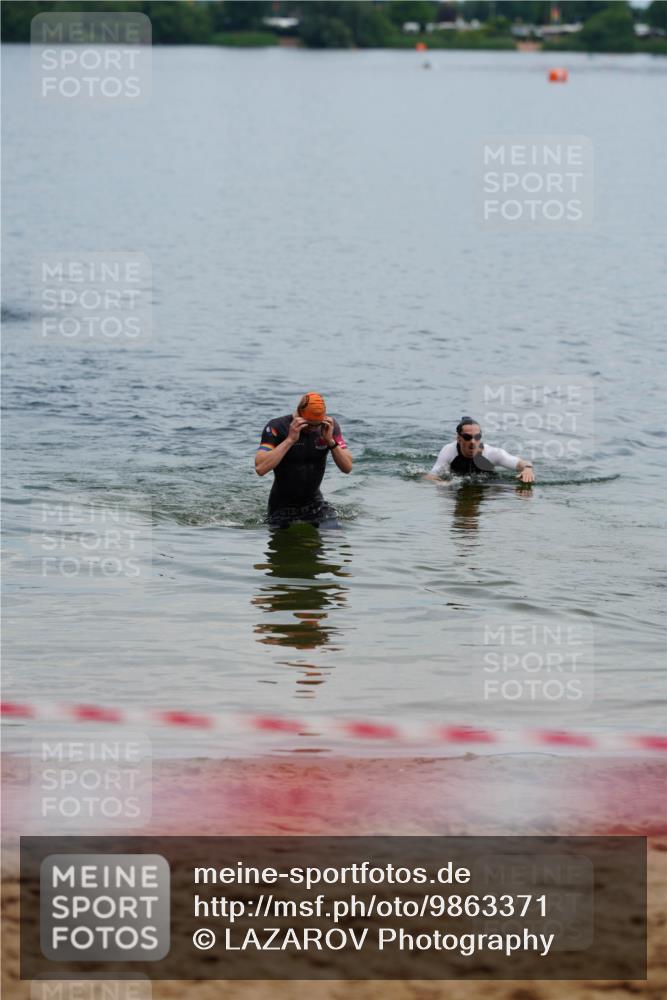 21.06.2026 - 29. Vierlanden-Triathlon LAZAROV Photography http://msf.ph/oto/9863371 21.06.2026 10:57:07 Schwimmen 726, 740 meine-sportfotos.de