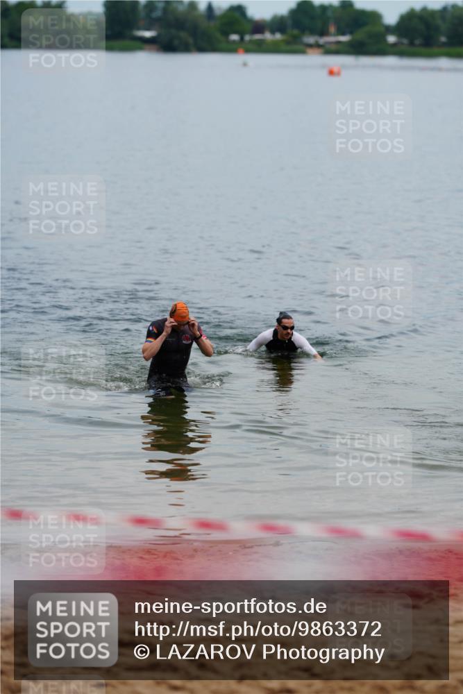 21.06.2026 - 29. Vierlanden-Triathlon LAZAROV Photography http://msf.ph/oto/9863372 21.06.2026 10:57:08 Schwimmen 726, 740 meine-sportfotos.de