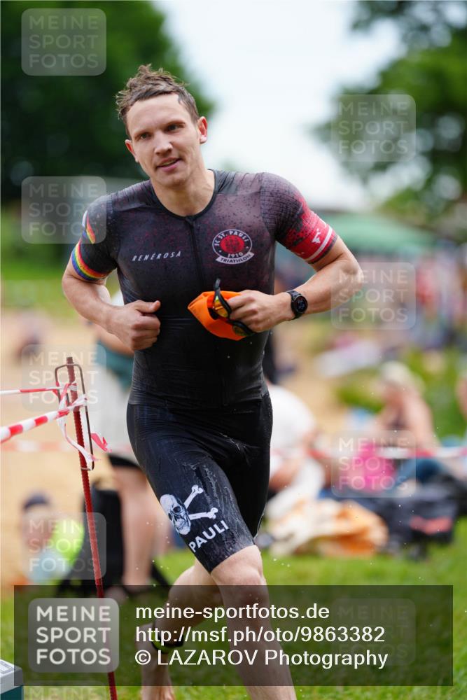 21.06.2026 - 29. Vierlanden-Triathlon LAZAROV Photography http://msf.ph/oto/9863382 21.06.2026 10:57:17 Schwimmen 701, 726, 740 meine-sportfotos.de
