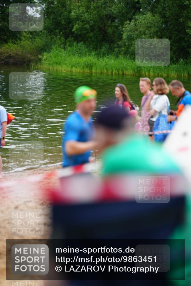 21.06.2026 - 29. Vierlanden-Triathlon LAZAROV Photography http://msf.ph/oto/9863451 21.06.2026 10:59:01 Schwimmen 647, 653, 681 meine-sportfotos.de