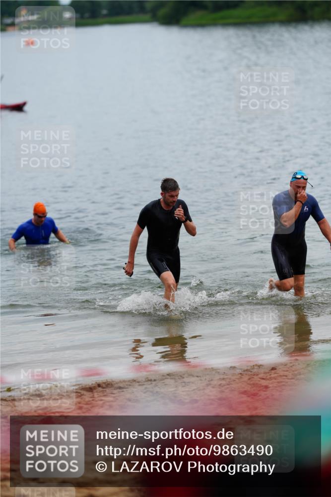 21.06.2026 - 29. Vierlanden-Triathlon LAZAROV Photography http://msf.ph/oto/9863490 21.06.2026 11:00:27 Schwimmen 696 meine-sportfotos.de
