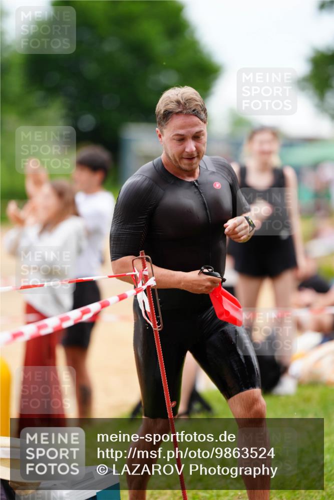 21.06.2026 - 29. Vierlanden-Triathlon LAZAROV Photography http://msf.ph/oto/9863524 21.06.2026 11:01:16 Schwimmen 656, 709 meine-sportfotos.de