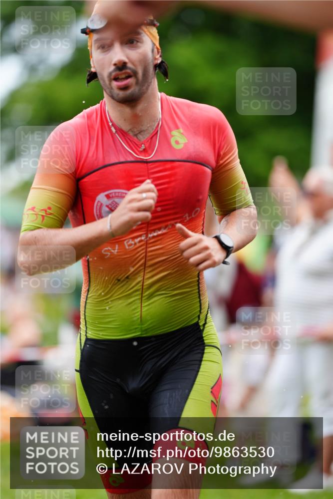 21.06.2026 - 29. Vierlanden-Triathlon LAZAROV Photography http://msf.ph/oto/9863530 21.06.2026 11:01:24 Schwimmen 656, 709, 718 meine-sportfotos.de