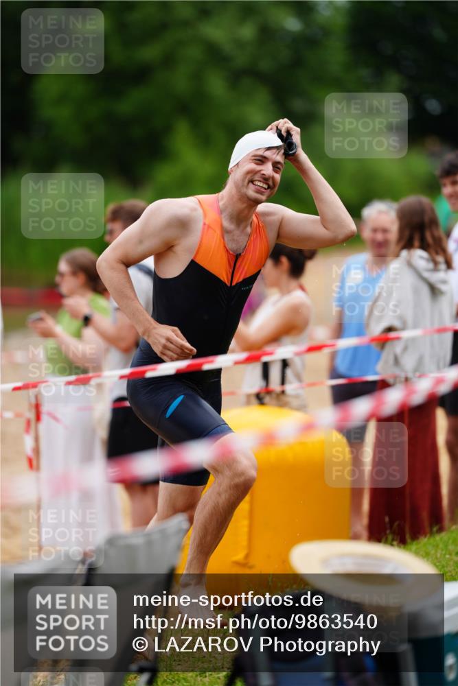 21.06.2026 - 29. Vierlanden-Triathlon LAZAROV Photography http://msf.ph/oto/9863540 21.06.2026 11:01:48 Schwimmen 641, 673 meine-sportfotos.de