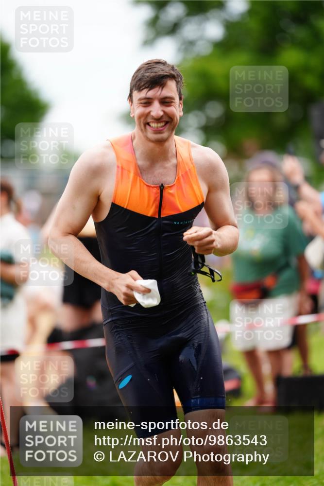 21.06.2026 - 29. Vierlanden-Triathlon LAZAROV Photography http://msf.ph/oto/9863543 21.06.2026 11:01:49 Schwimmen 641, 644, 673, 707 meine-sportfotos.de