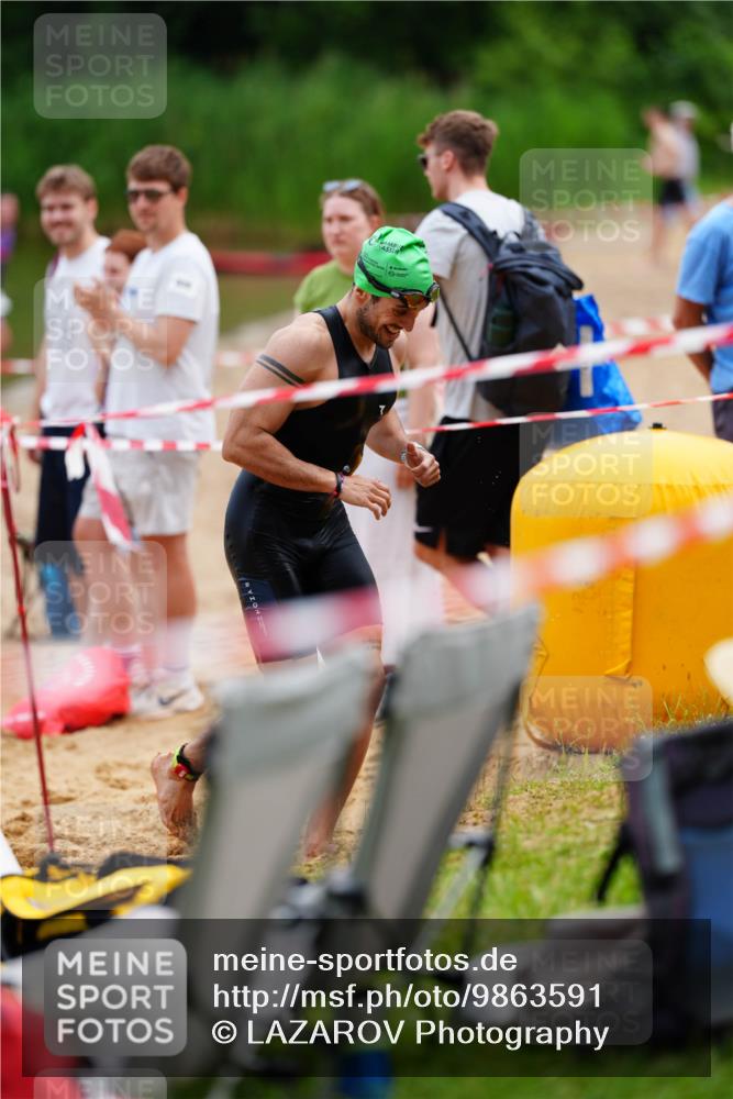 21.06.2026 - 29. Vierlanden-Triathlon LAZAROV Photography http://msf.ph/oto/9863591 21.06.2026 11:03:13 Schwimmen 703, 713, 727 meine-sportfotos.de