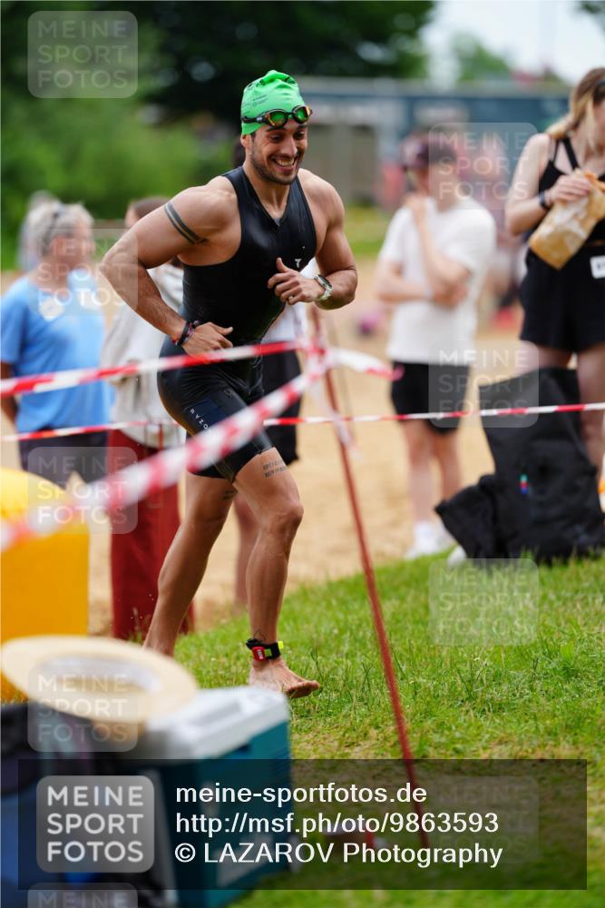 21.06.2026 - 29. Vierlanden-Triathlon LAZAROV Photography http://msf.ph/oto/9863593 21.06.2026 11:03:15 Schwimmen 695, 703, 713 meine-sportfotos.de