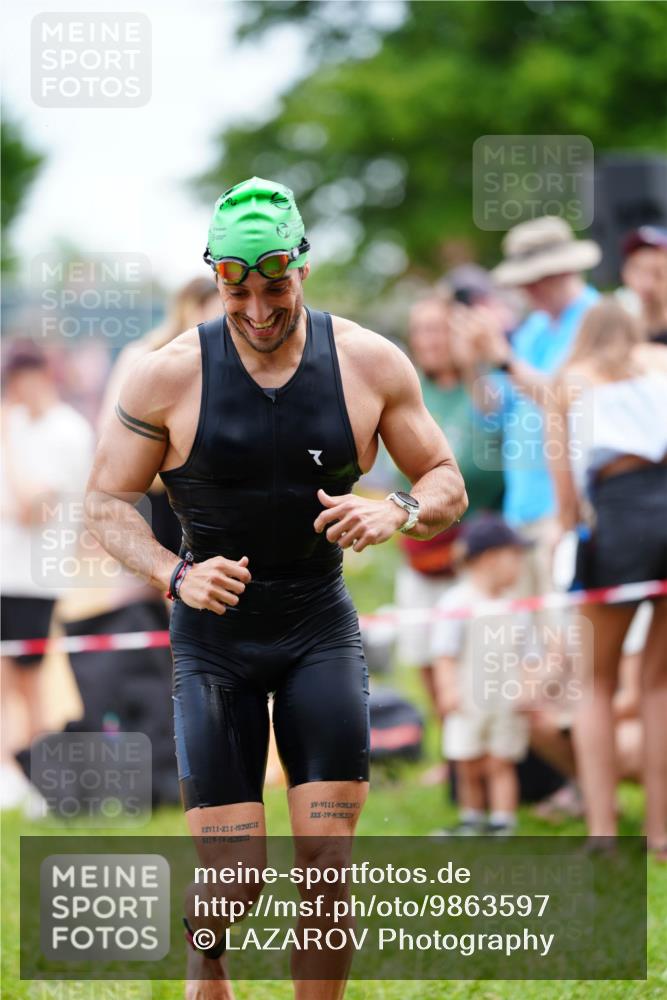 21.06.2026 - 29. Vierlanden-Triathlon LAZAROV Photography http://msf.ph/oto/9863597 21.06.2026 11:03:16 Schwimmen 695, 703, 713 meine-sportfotos.de