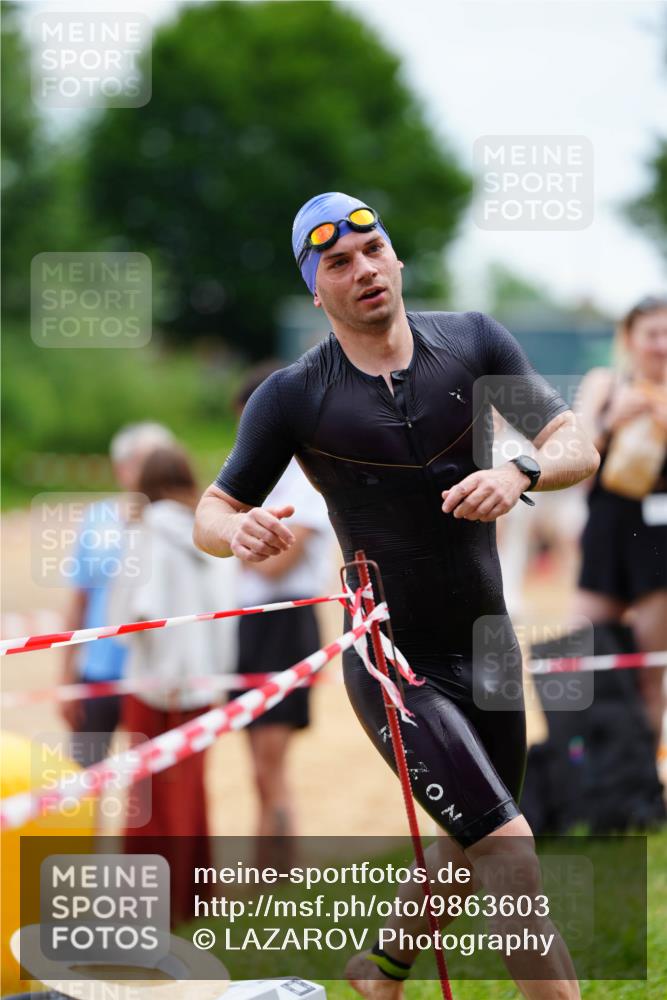 21.06.2026 - 29. Vierlanden-Triathlon LAZAROV Photography http://msf.ph/oto/9863603 21.06.2026 11:03:25 Schwimmen 695 meine-sportfotos.de