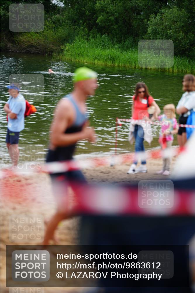 21.06.2026 - 29. Vierlanden-Triathlon LAZAROV Photography http://msf.ph/oto/9863612 21.06.2026 11:03:45 Schwimmen 649, 751 meine-sportfotos.de