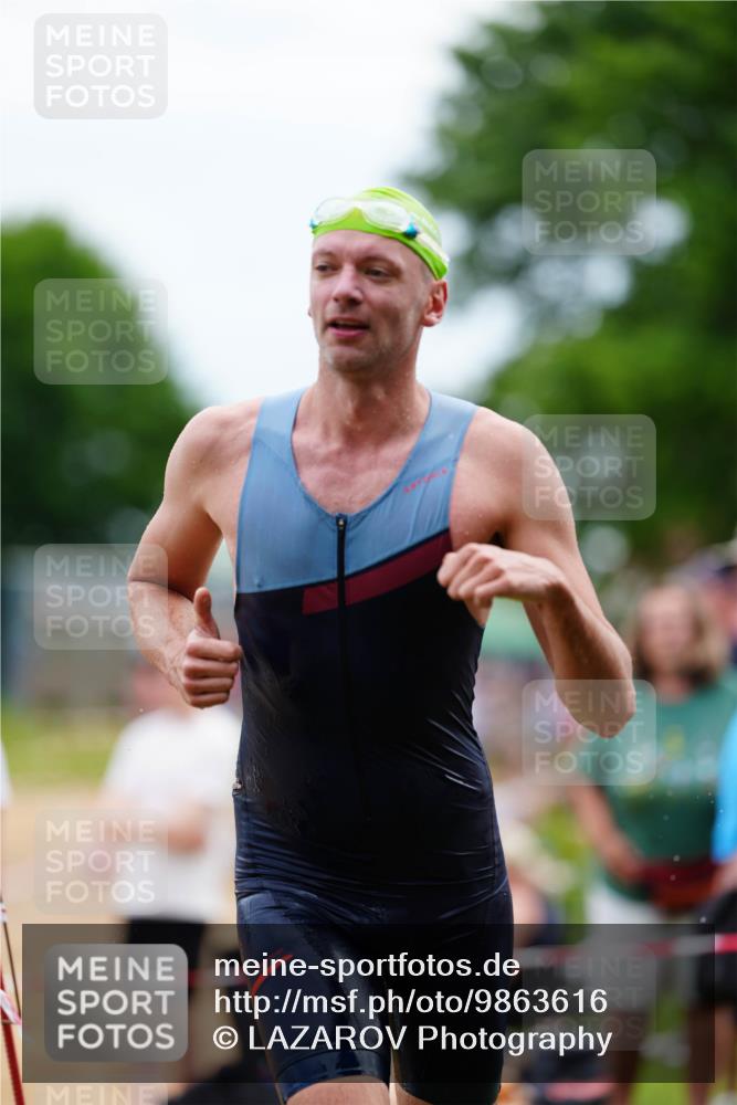 21.06.2026 - 29. Vierlanden-Triathlon LAZAROV Photography http://msf.ph/oto/9863616 21.06.2026 11:03:48 Schwimmen 649, 751 meine-sportfotos.de