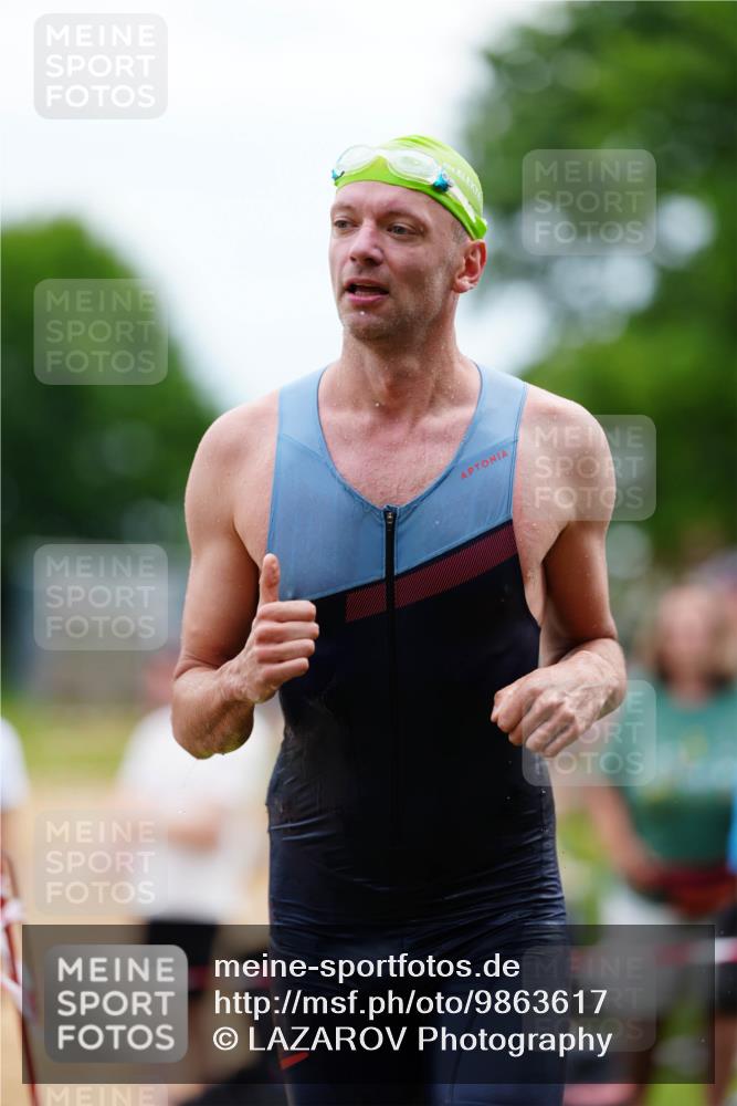 21.06.2026 - 29. Vierlanden-Triathlon LAZAROV Photography http://msf.ph/oto/9863617 21.06.2026 11:03:48 Schwimmen 649, 751 meine-sportfotos.de