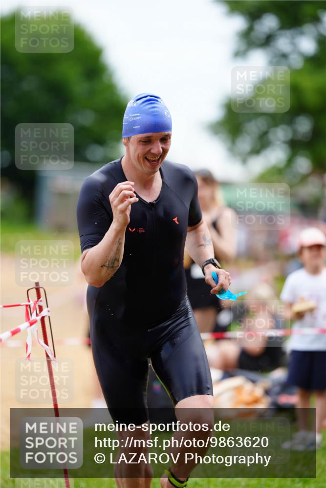 21.06.2026 - 29. Vierlanden-Triathlon LAZAROV Photography http://msf.ph/oto/9863620 21.06.2026 11:03:55 Schwimmen 649, 751 meine-sportfotos.de