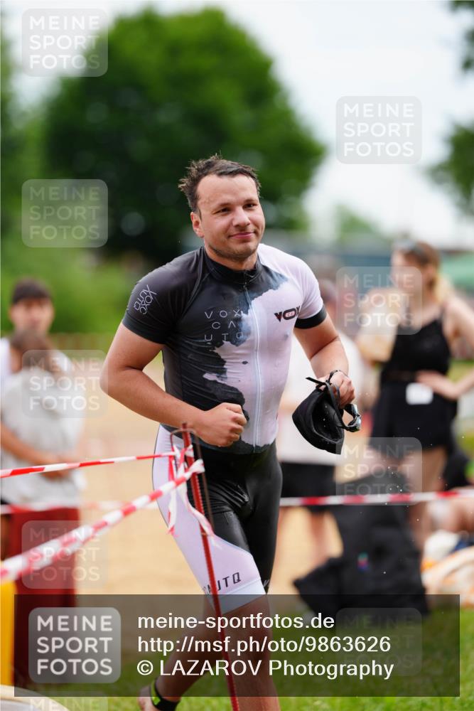 21.06.2026 - 29. Vierlanden-Triathlon LAZAROV Photography http://msf.ph/oto/9863626 21.06.2026 11:04:10 Schwimmen 655, 734 meine-sportfotos.de
