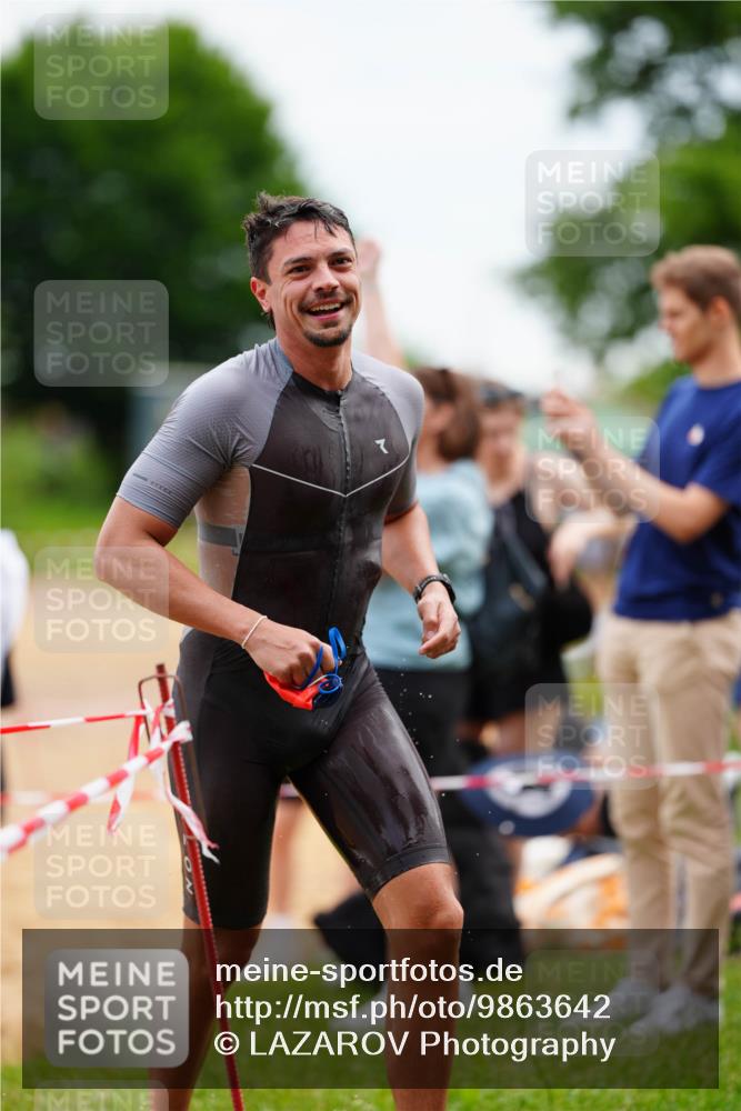 21.06.2026 - 29. Vierlanden-Triathlon LAZAROV Photography http://msf.ph/oto/9863642 21.06.2026 11:04:23 Schwimmen 632, 672, 734 meine-sportfotos.de