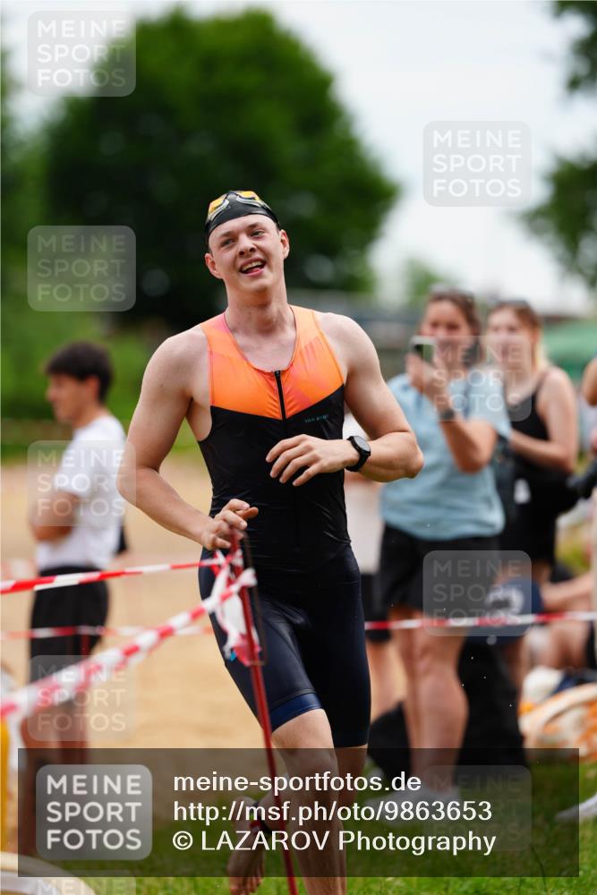 21.06.2026 - 29. Vierlanden-Triathlon LAZAROV Photography http://msf.ph/oto/9863653 21.06.2026 11:04:36 Schwimmen 17, 687, 747 meine-sportfotos.de