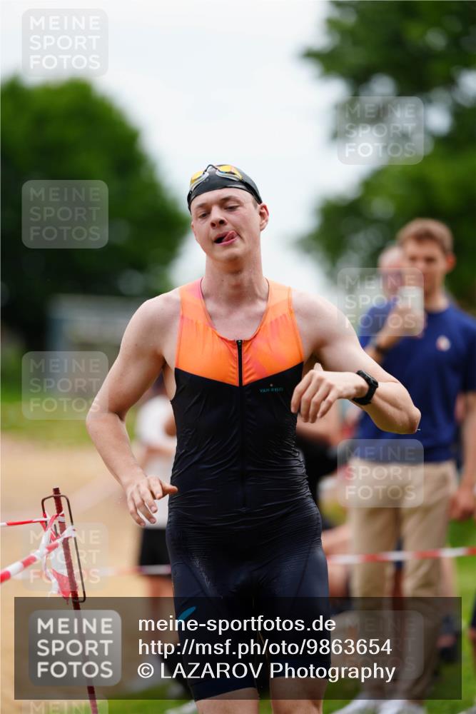 21.06.2026 - 29. Vierlanden-Triathlon LAZAROV Photography http://msf.ph/oto/9863654 21.06.2026 11:04:36 Schwimmen 17, 687, 747 meine-sportfotos.de