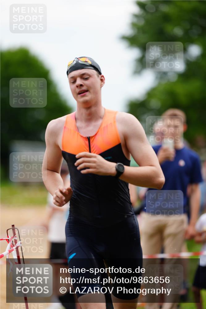 21.06.2026 - 29. Vierlanden-Triathlon LAZAROV Photography http://msf.ph/oto/9863656 21.06.2026 11:04:36 Schwimmen 17, 687, 747 meine-sportfotos.de
