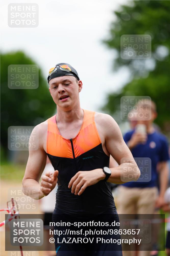 21.06.2026 - 29. Vierlanden-Triathlon LAZAROV Photography http://msf.ph/oto/9863657 21.06.2026 11:04:36 Schwimmen 17, 687, 747 meine-sportfotos.de