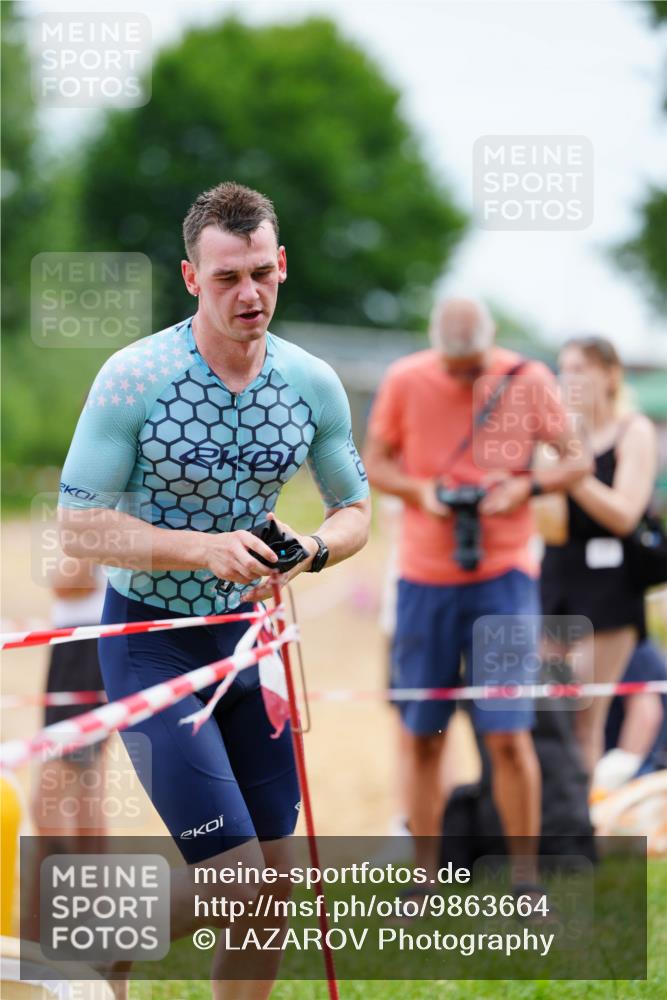21.06.2026 - 29. Vierlanden-Triathlon LAZAROV Photography http://msf.ph/oto/9863664 21.06.2026 11:04:52 Schwimmen 733, 822 meine-sportfotos.de