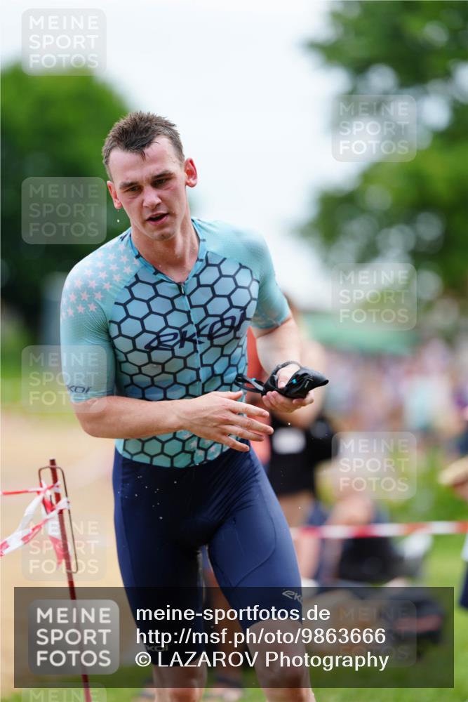 21.06.2026 - 29. Vierlanden-Triathlon LAZAROV Photography http://msf.ph/oto/9863666 21.06.2026 11:04:53 Schwimmen 733, 822 meine-sportfotos.de