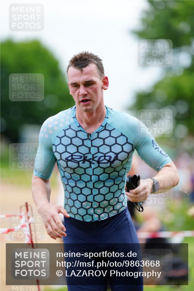 21.06.2026 - 29. Vierlanden-Triathlon LAZAROV Photography http://msf.ph/oto/9863668 21.06.2026 11:04:53 Schwimmen 733, 822 meine-sportfotos.de