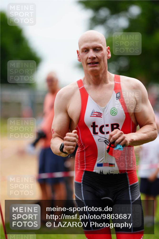 21.06.2026 - 29. Vierlanden-Triathlon LAZAROV Photography http://msf.ph/oto/9863687 21.06.2026 11:05:33 Schwimmen 633, 680, 744, 787, 820 meine-sportfotos.de