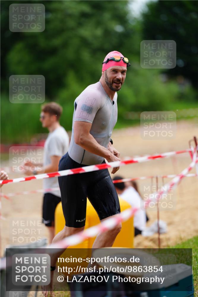 21.06.2026 - 29. Vierlanden-Triathlon LAZAROV Photography http://msf.ph/oto/9863854 21.06.2026 11:11:18 Schwimmen 692, 750, 808, 811 meine-sportfotos.de