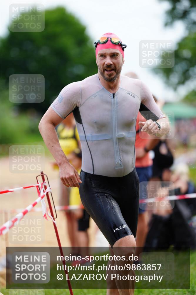 21.06.2026 - 29. Vierlanden-Triathlon LAZAROV Photography http://msf.ph/oto/9863857 21.06.2026 11:11:19 Schwimmen 692, 750, 808, 811 meine-sportfotos.de