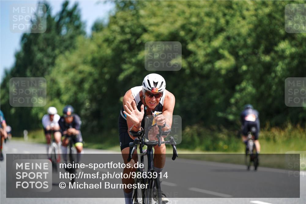 21.06.2026 - Viking Triathlon Michael Burmester http://msf.ph/oto/9863914 21.06.2026 11:44:19 Radfahren 44, 56, 84, 163, 166, 199, 211, 252, 282, 289, 348, 348, 374, 387, 411, 463, 509, 561, 608, 613, 643, 670 meine-sportfotos.de