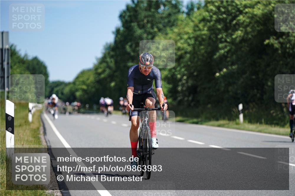 21.06.2026 - Viking Triathlon Michael Burmester http://msf.ph/oto/9863983 21.06.2026 11:44:34 Radfahren 56, 63, 162, 166, 199, 211, 252, 257, 266, 282, 348, 548, 561, 643 meine-sportfotos.de