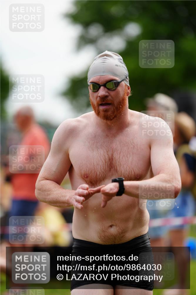 21.06.2026 - 29. Vierlanden-Triathlon LAZAROV Photography http://msf.ph/oto/9864030 21.06.2026 11:17:07 Schwimmen 898 meine-sportfotos.de