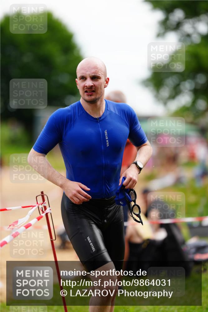 21.06.2026 - 29. Vierlanden-Triathlon LAZAROV Photography http://msf.ph/oto/9864031 21.06.2026 11:17:23 Schwimmen 670 meine-sportfotos.de