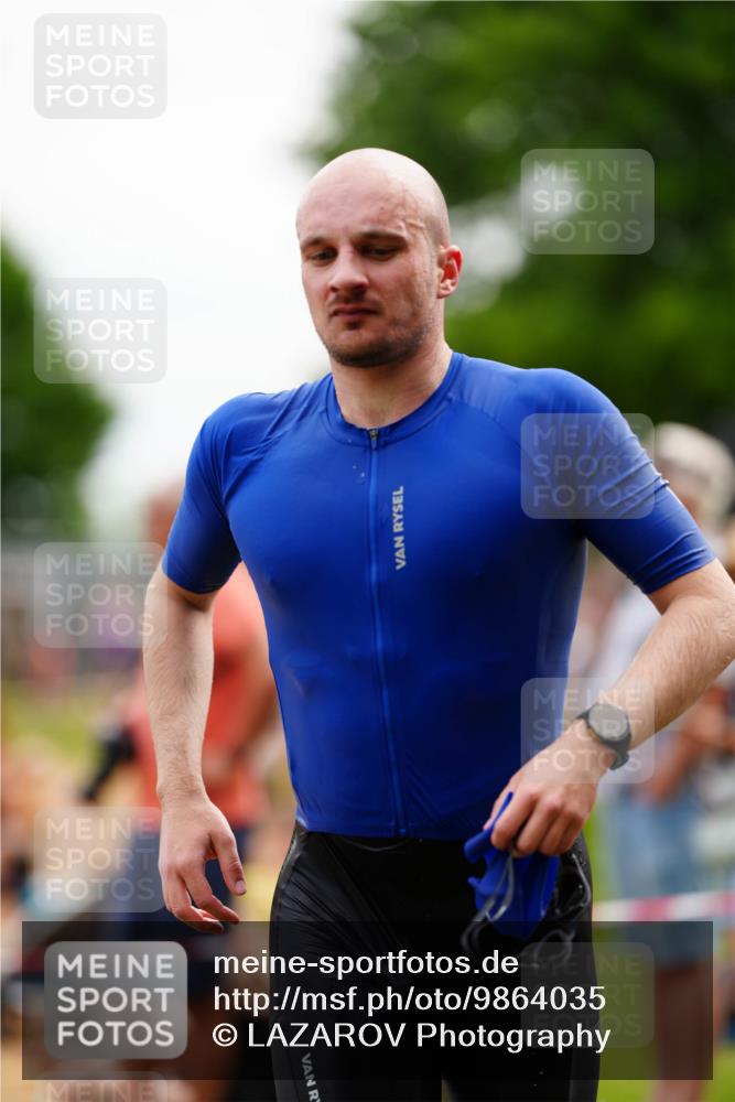 21.06.2026 - 29. Vierlanden-Triathlon LAZAROV Photography http://msf.ph/oto/9864035 21.06.2026 11:17:24 Schwimmen 670 meine-sportfotos.de