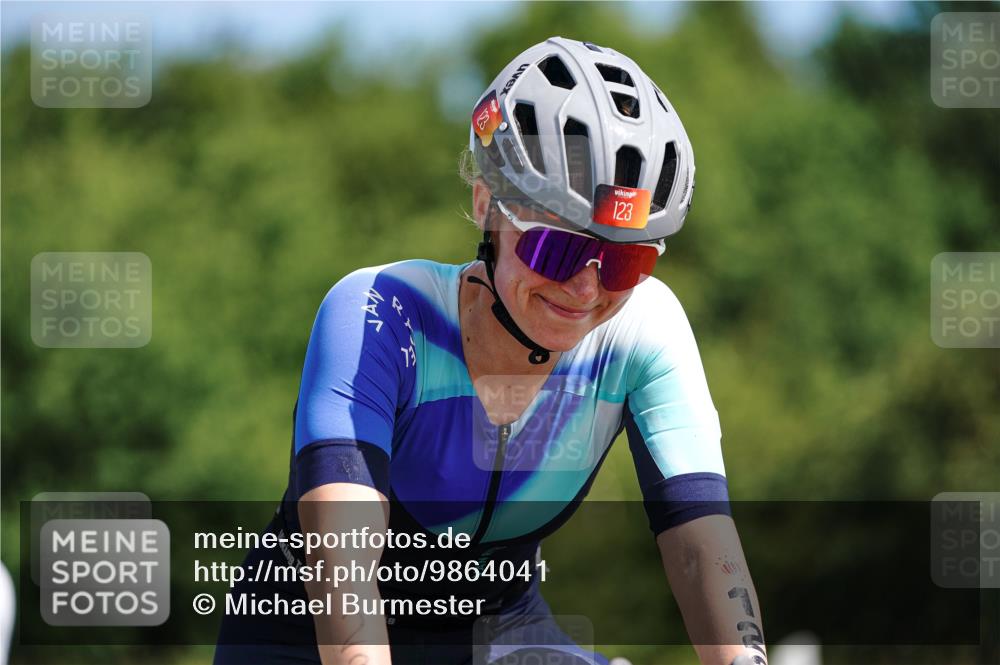 21.06.2026 - Viking Triathlon Michael Burmester http://msf.ph/oto/9864041 21.06.2026 11:45:42 Radfahren 8, 46, 60, 111, 123, 138, 186, 227, 438, 495, 532, 541, 562 meine-sportfotos.de