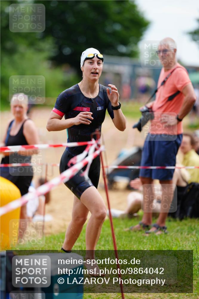 21.06.2026 - 29. Vierlanden-Triathlon LAZAROV Photography http://msf.ph/oto/9864042 21.06.2026 11:17:38 Schwimmen 863 meine-sportfotos.de